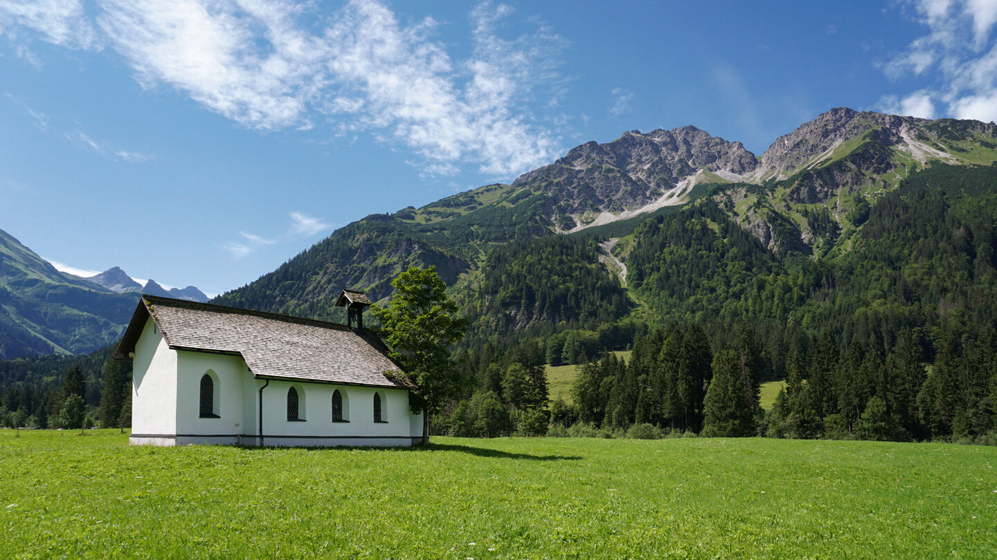 der Wanderweg führt auch an der Birgsauer Wendelins-Kapelle vorbei Birgsauer Wendelins-Kapelle am Wanderweg