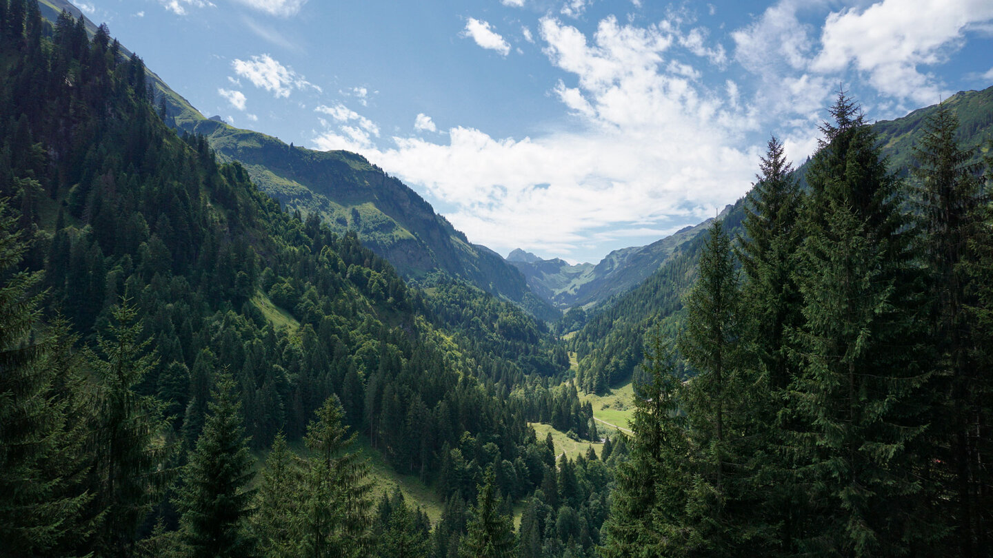 Panoramasicht in das Rappenalptal in den Allgäuer Alpen Panoramasicht in das Rappenalptal im Oberallgäu