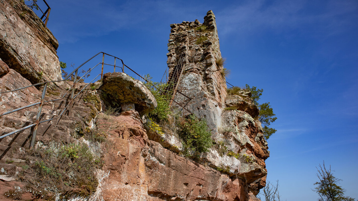 Aufstieg aufs Plateau der Burgruine Lützelhardt