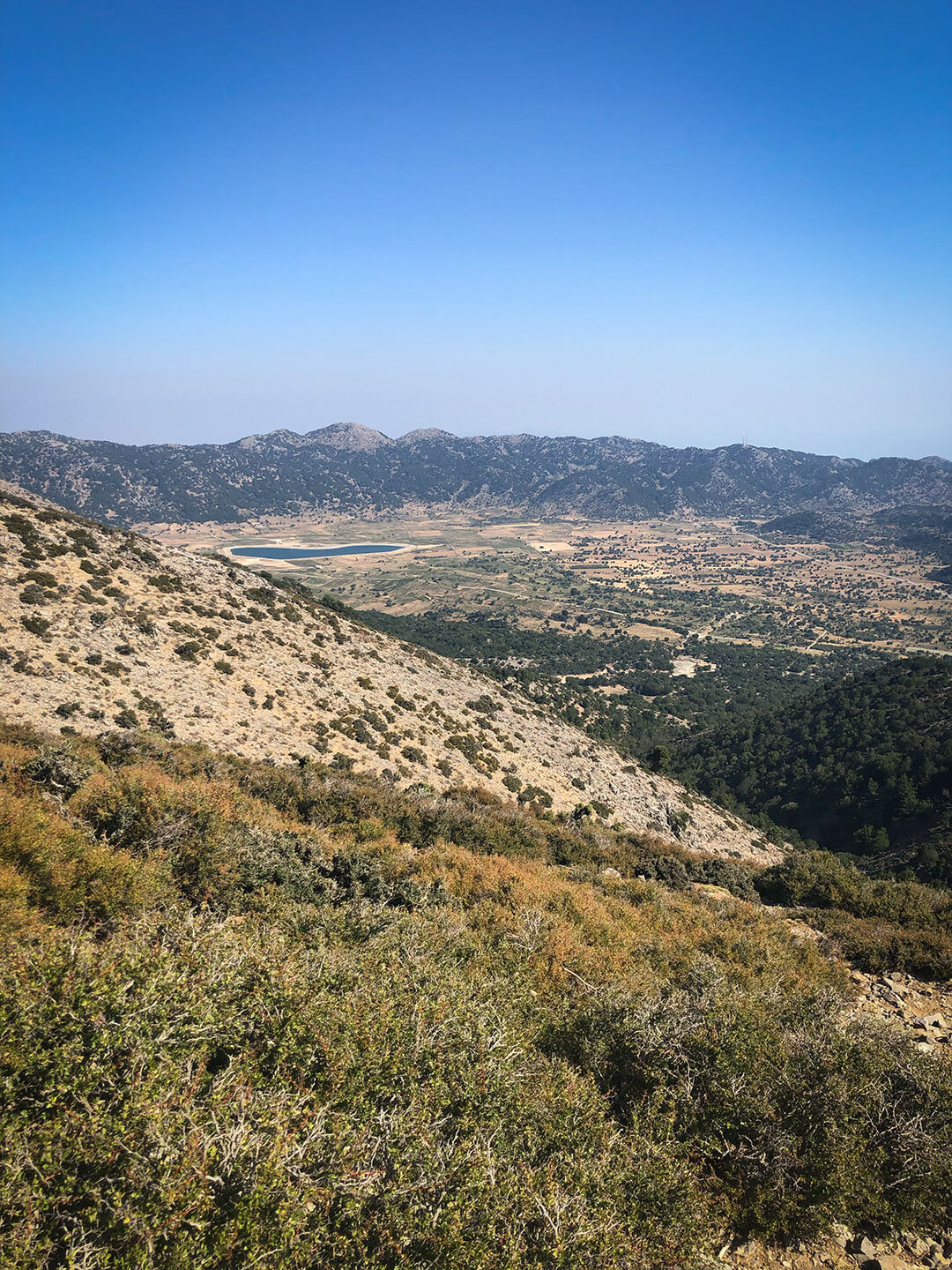 die Hochebene von Omalos in den Lefka Ori auf Kreta Hochebene von Omalos in den Lefka Ori auf Kreta