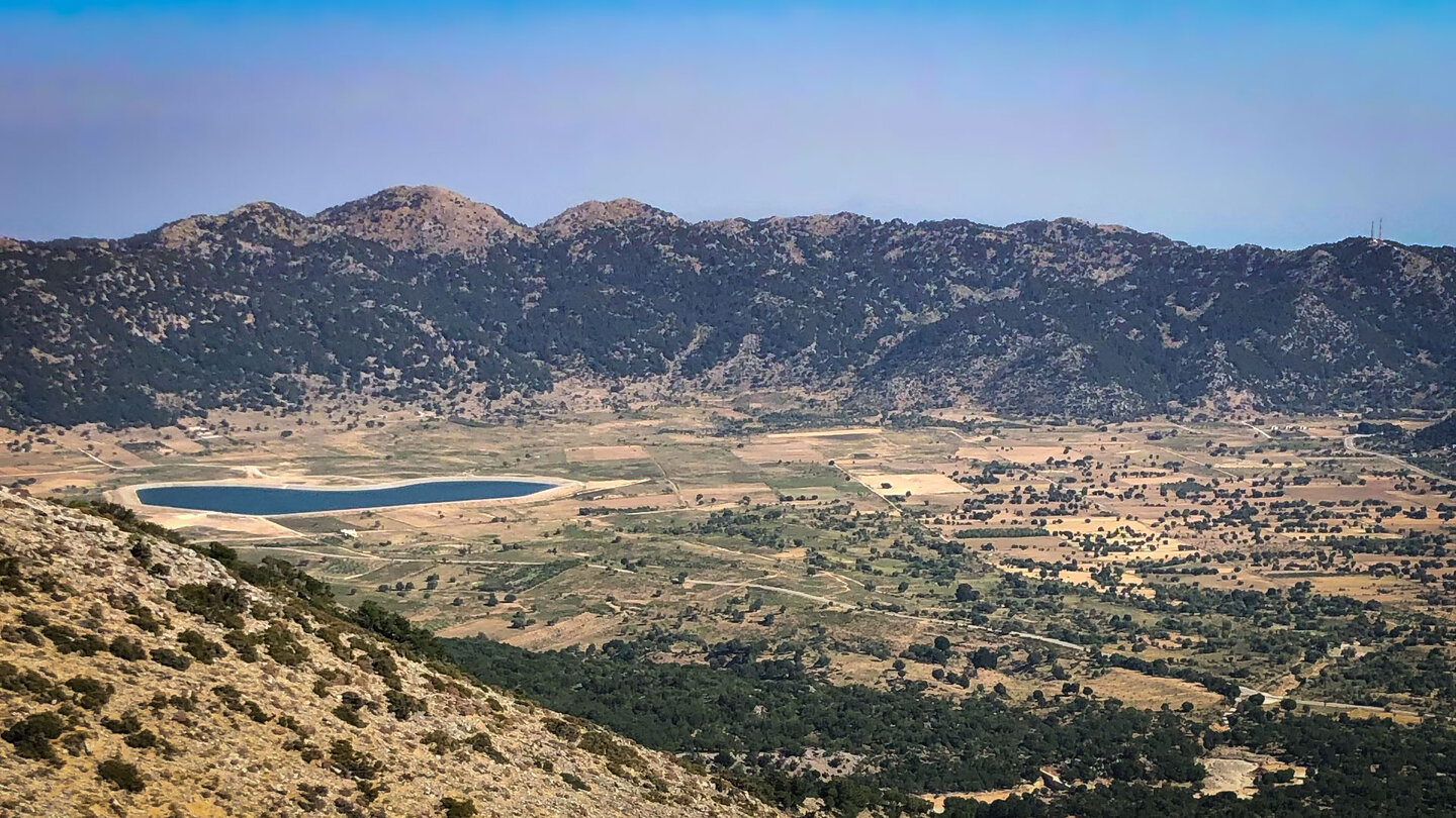 das Omalos-Plateau ist Ausgangspunkt für Wanderungen in den Lefka Ori auf Kreta das Omalos-Plateau ist Ausgangspunkt für Wanderungen in den Lefka Ori