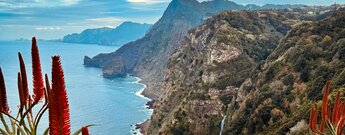 Blick auf die Nordostküste vom Miradouro da Quinta do Furão