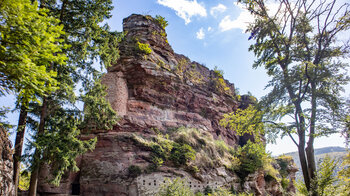 gewaltiges Sandsteinfundament der Froensburg