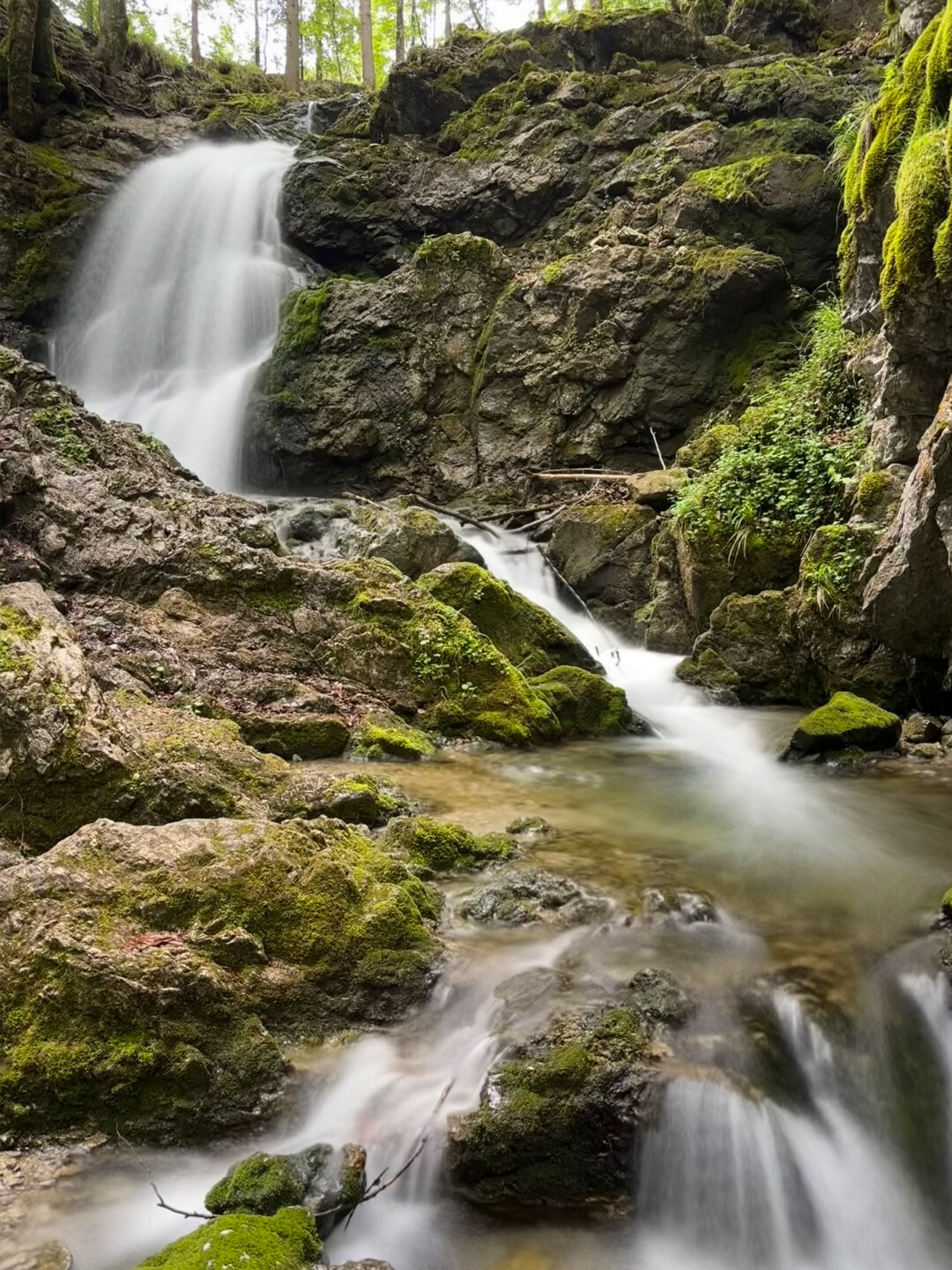 Felsformationen an den Josefsthaler Wasserfällen