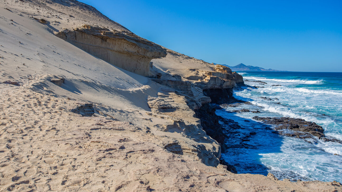 der Westcoast Trail mit der Silhouette des Jandía-Gebirges im Hintergrund