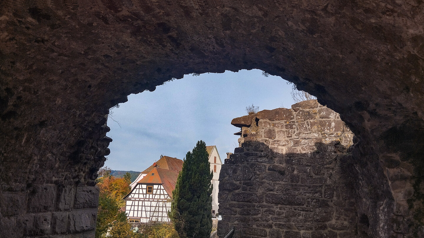 Blick von der Burgruine auf Zavelstein