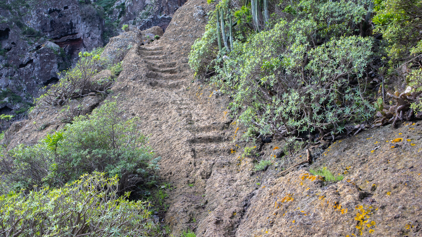 Passage über Felsstufen am Risco-Steig