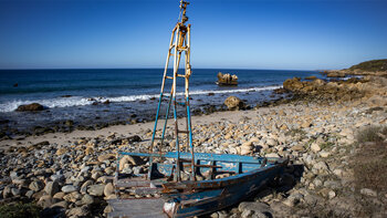 Schiffswrack an der Küste