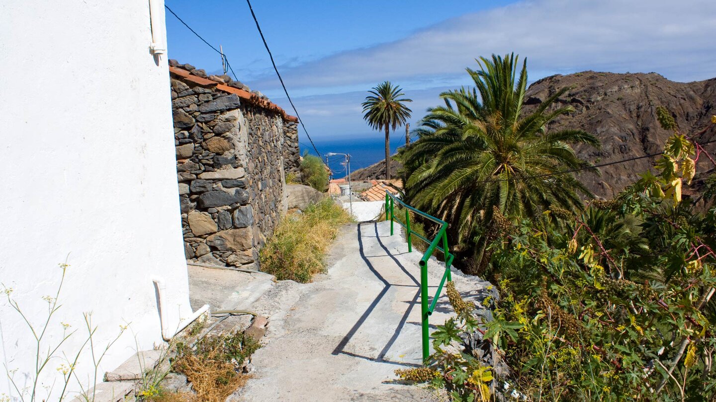 Wanderweg neben der Bar Perdomo in Alojera