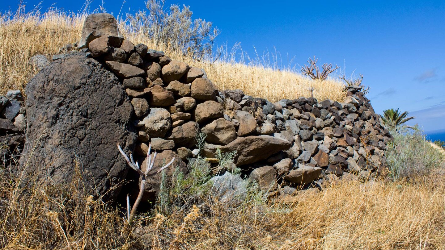 typische Mauereinfassung zur Terrassierung der Felder auf Gomera