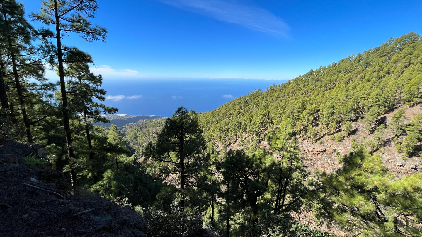 Ausblick in Richtung Tijarafe zur Küste