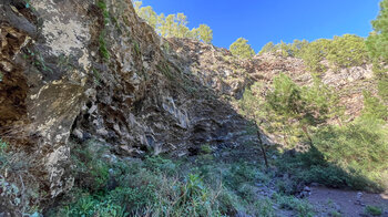 Ausblick über die steil abfallenden Felswände im Barranco de Jieque
