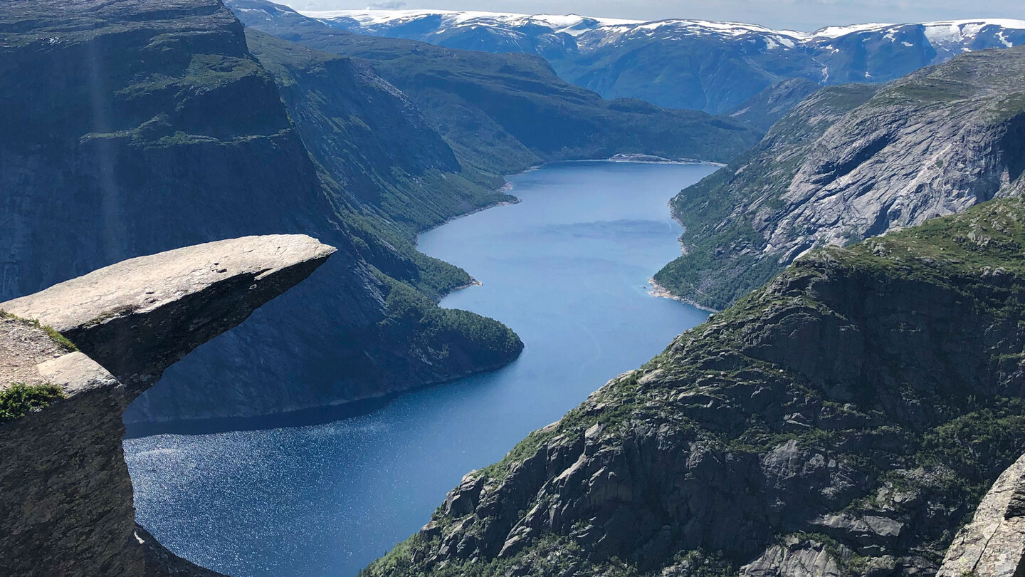 die atemberaubende Trolltunga über dem Ringedalsvatnet in der Region Hardanger in Norwegen die atemberaubende Trolltunga über dem Ringedalsvatnet in der Region Hardanger