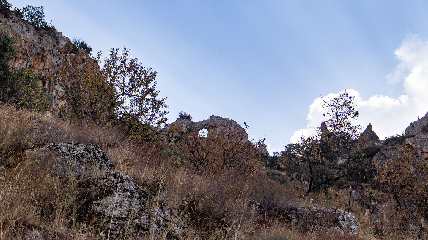 Felsbogen bei Abstieg nach Zuheros