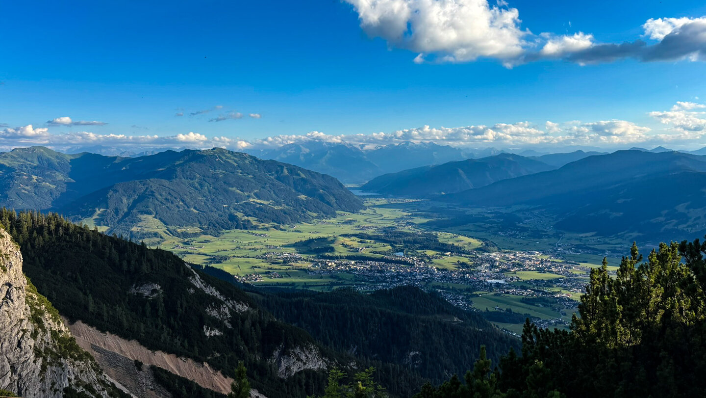 Panorama vom Steinernen Meer auf Saalfelden, Zeller See und die Hohen Tauern