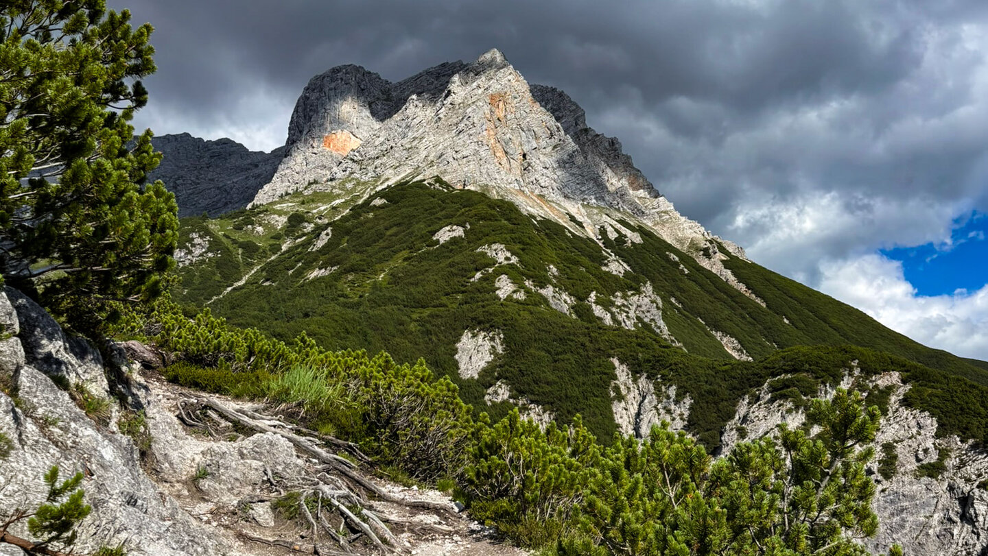 Blick auf das Persailhorn vom Wanderweg zur Peter-Wiechenthaler-Hütte