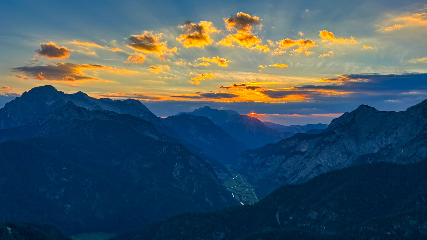 Blaue Stunde über den Berchtesgadener Alpen von der Peter-Wiechenthaler-Hütte