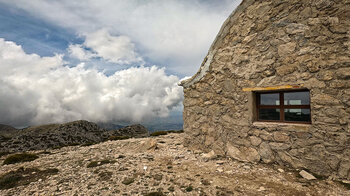 Refugio de Miramundos eine Berghütte in der Sierra Mágina