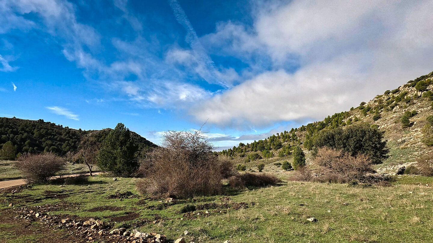 Cañada de las cruces am Start der Wanderung zum Pico Mágina Cañada de las cruces am Start der Wanderung zum Pico Mágina