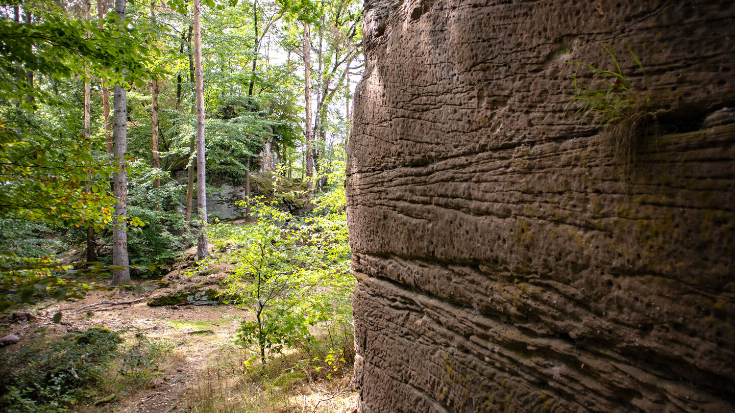 behauene Felsen an der Burg Mittel-Windstein