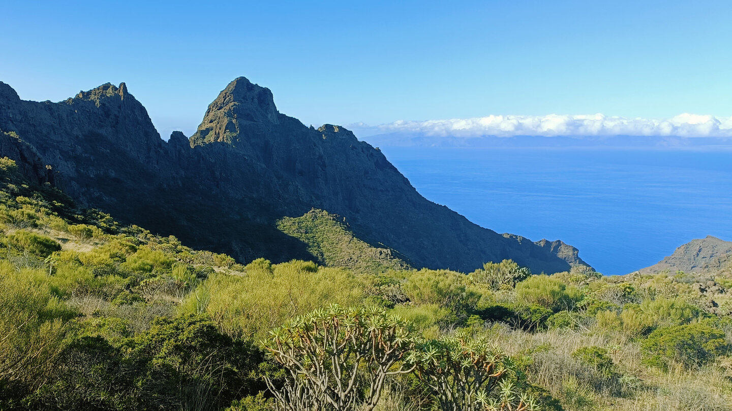 Ausblick auf den Pico Yeje und Roque de la Fortaleza zu Beginn der Wanderung Ausblick auf den Pico Yeje und Roque de la Fortaleza auf der Wanderung