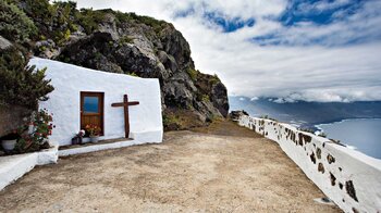 die Ermita de la Peña mit Blick übers Golfo-Tal