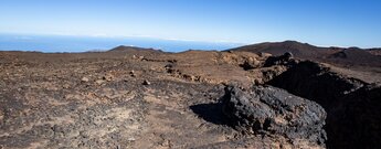 Lavaspalte bei den Cuevas Negras am Weg 38 im Teide Nationalpark