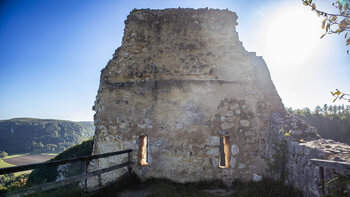 Mauerreste von Schloss Hausen an der Donau