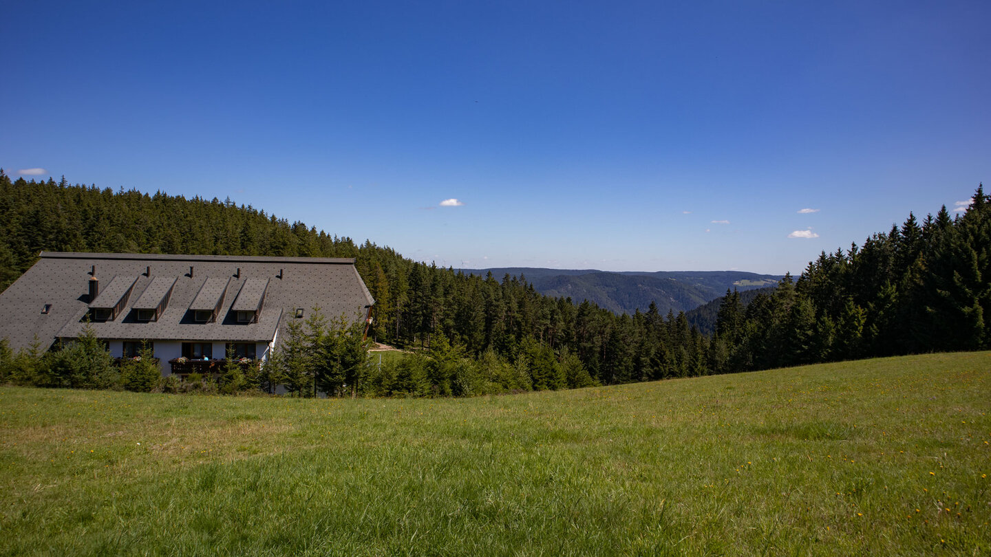 weiter Panoramablick vom Bäracker