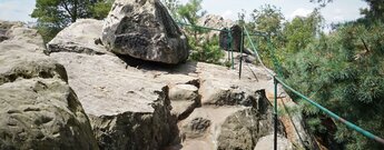 Geländern zur Abgesicherung der Felsenwege