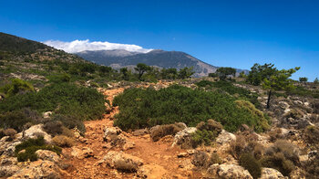 Wanderung auf dem Kandouni-Plateau mit Blick auf die Weißen Berge