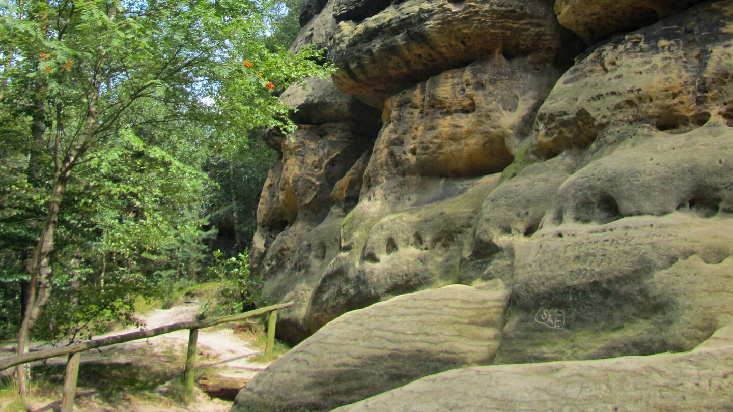 erodierte Sandsteinfelsen im Elbsandsteingebirge Sandsteinfelsen im Elbsandsteingebirge