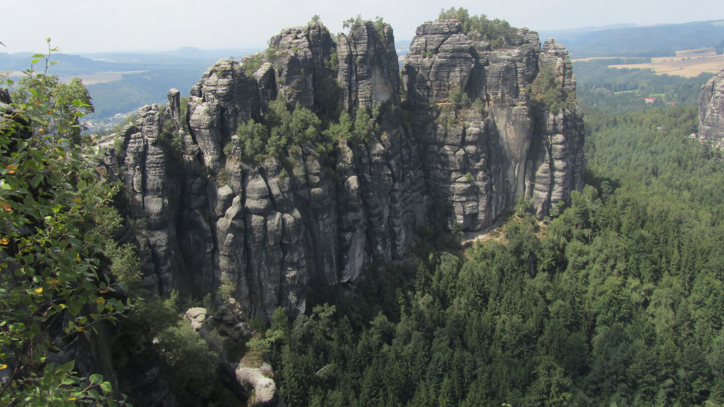 Aussicht auf die Schrammsteine vom Aussichtspunkt Aussicht auf die Schrammsteine vom Aussichtspunkt