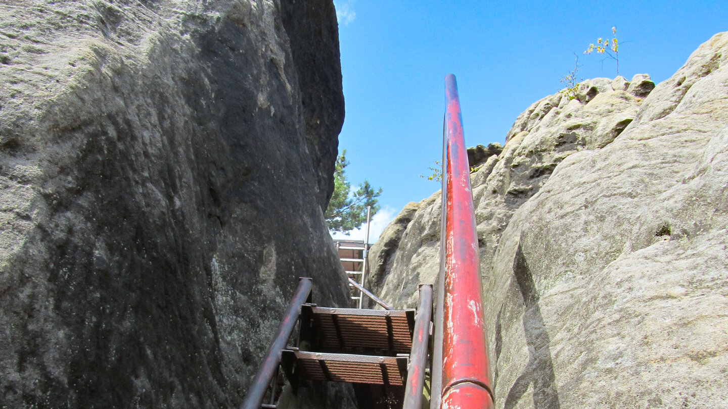 Treppen zwischen den Felsen im Elbsandsteingebirge Treppen im Elbsandsteingebirge