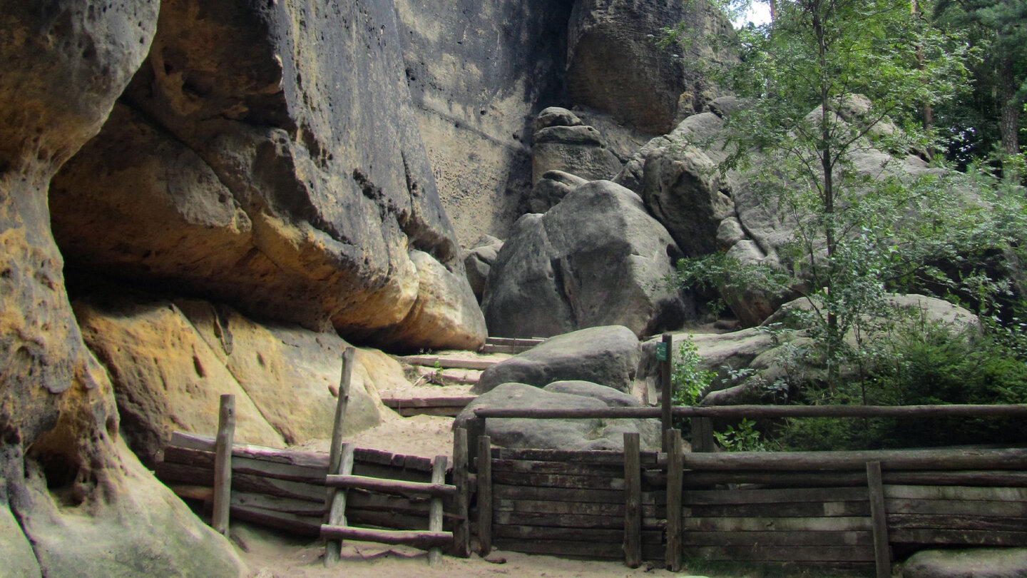Treppen und Leitern zwischen den Schrammsteinfelsen Treppen durch die Schrammsteinfelsen
