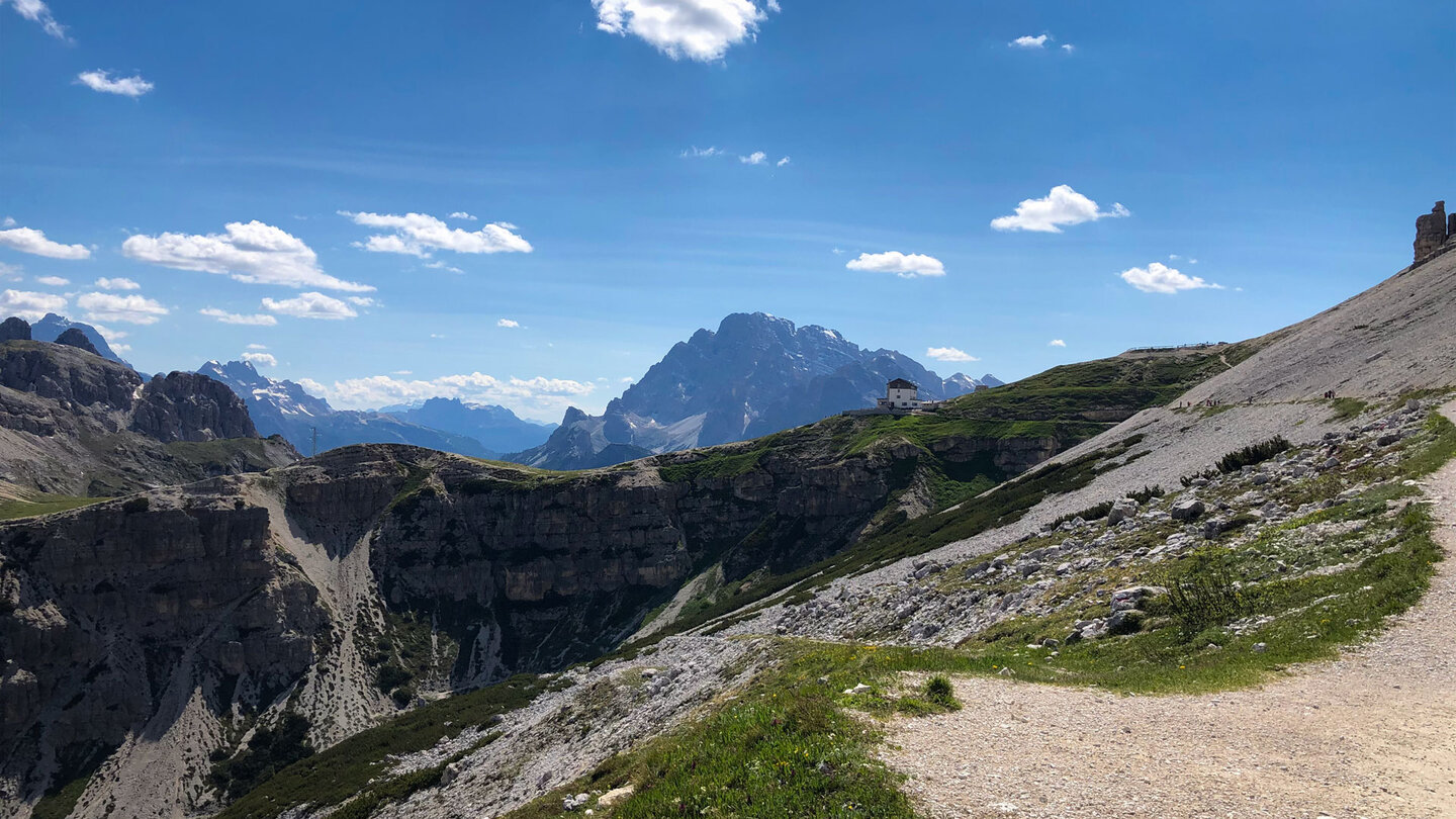 auf dem Wanderweg zur Auronzohütte