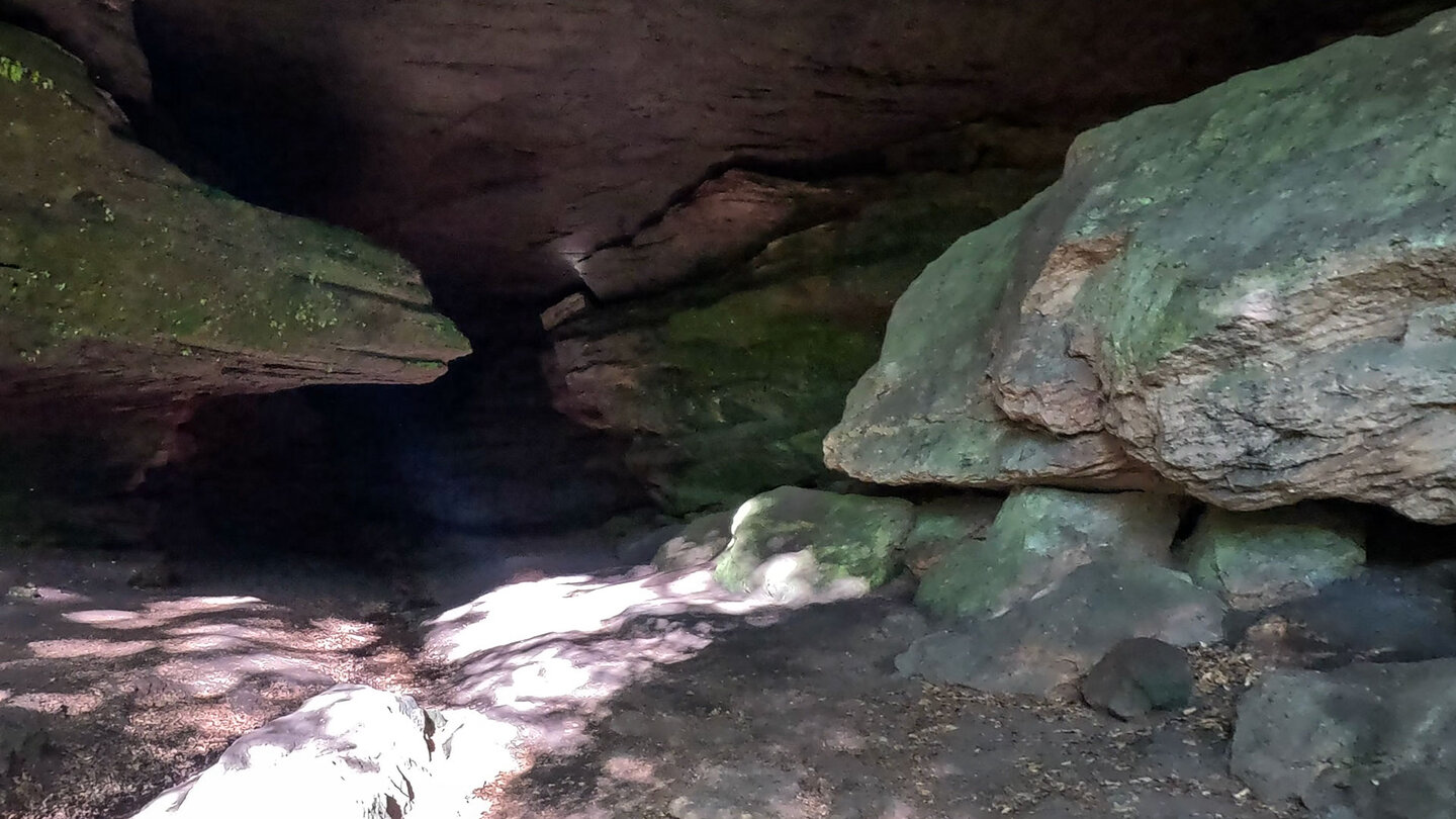 Blick in die obere Bärenhöhle bei Rodalben die obere Bärenhöhle bei Rodalben