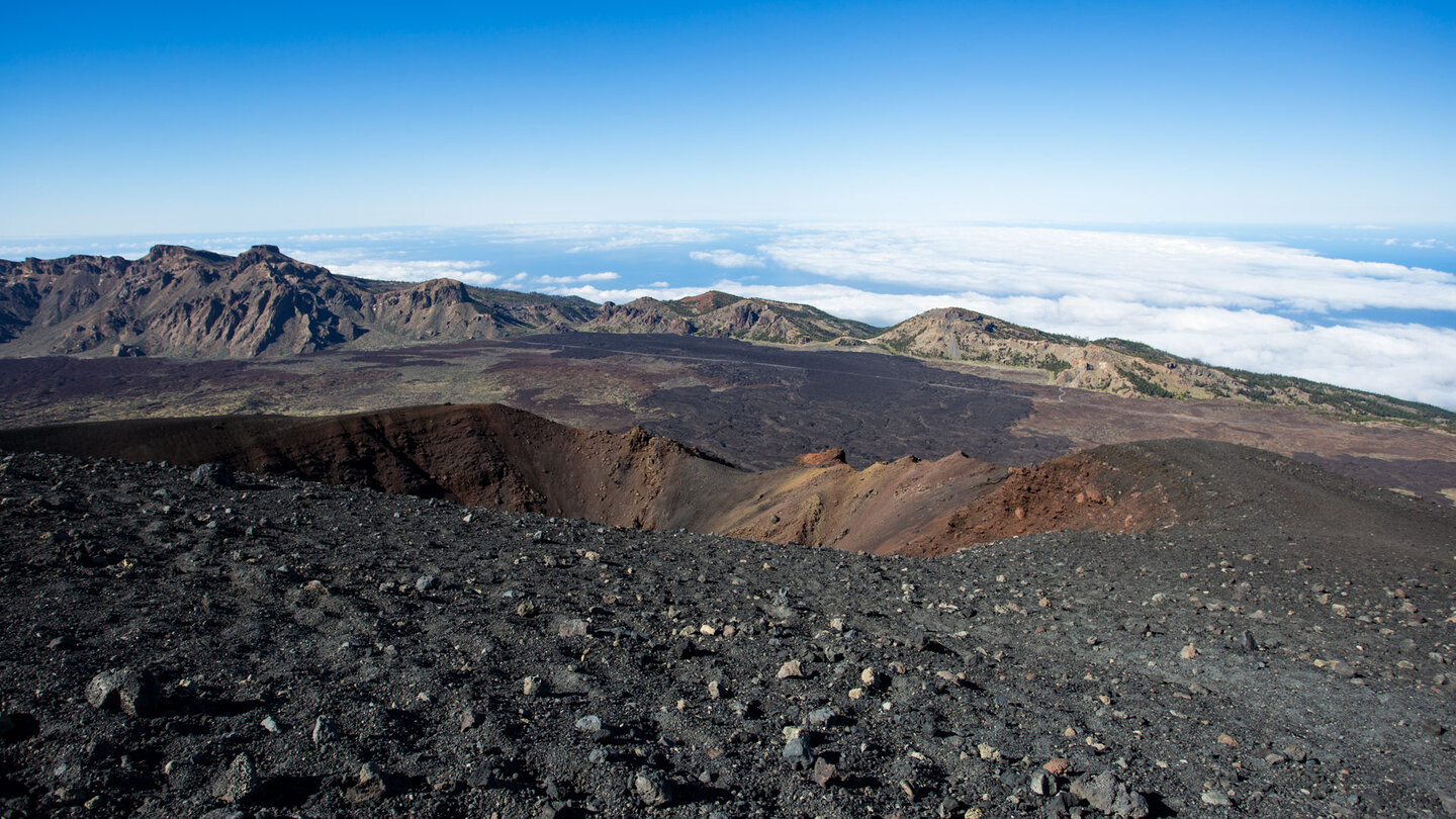 der Wanderweg verläuft oberhalb des Hauptkraters der Narices del Teide