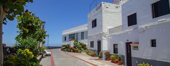 Häuser in La Calera auf La Gomera mit Blick auf den Atlantik