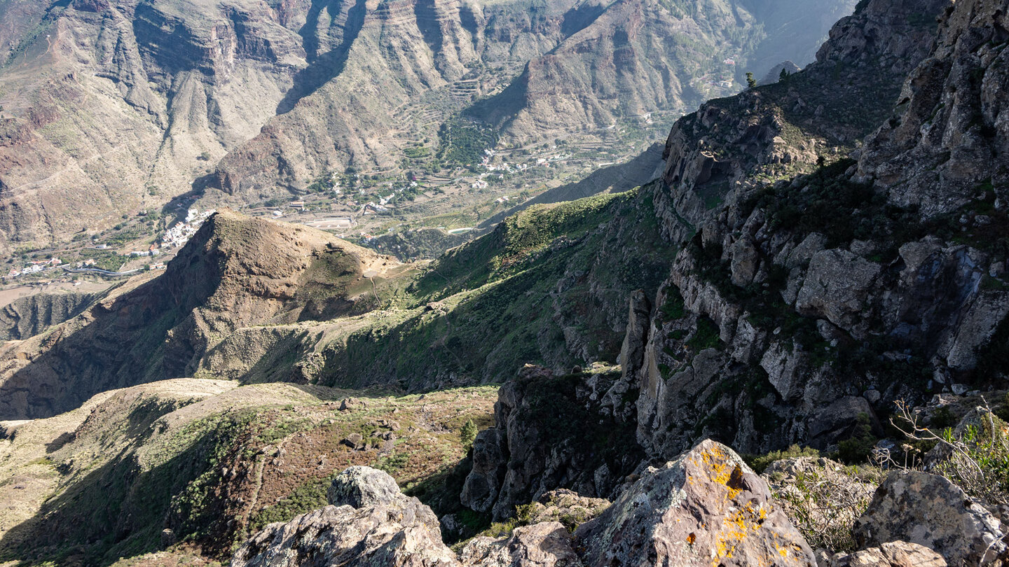 der Montaña Bibique unterhalb der Bergflanken des Tamadaba - Gran Canaria