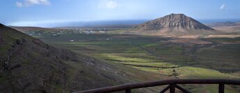 Montaña Sagrada de Tindaya vom Aussichtspunkt Mirador de Vallebrón auf Fuerteventura