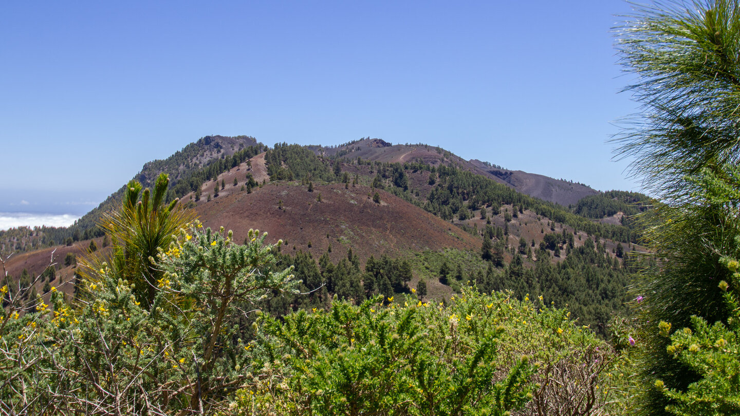 Ausblick vom Montaña Barquita über die Gipfel der Cumbre Vieja