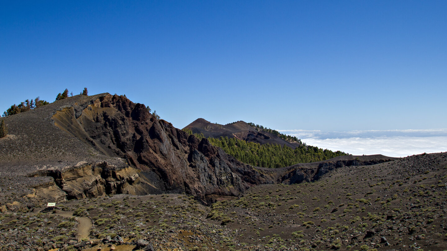 der Krater Hoyo Negro mit dem Duraznero und Deseada im Hintergrund