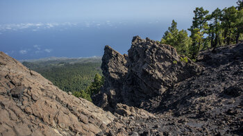 die Vulkandykes des Nambroque hoch über der Ostküste La Palmas