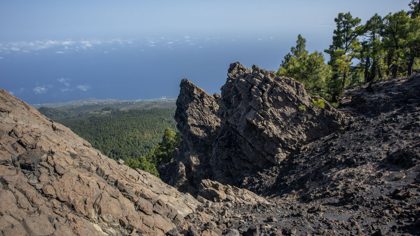 die Vulkandykes des Nambroque hoch über der Ostküste La Palmas
