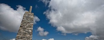 Gipfelsäule La Maroma in der andalusischen Provinz Malaga