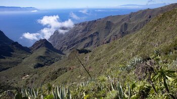 Blick auf Los Carrizales mit den Inseln La Gomera und La Palma