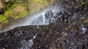 auf dem Felsen am Mare Aux Joncs Wasserfall