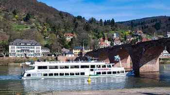 Reisen auf dem Neckar mit Fahrgastschiffen der Weißen Flotte