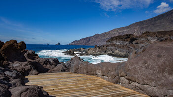 Holzplattform am Meerwasserbad Charco de los Sargos